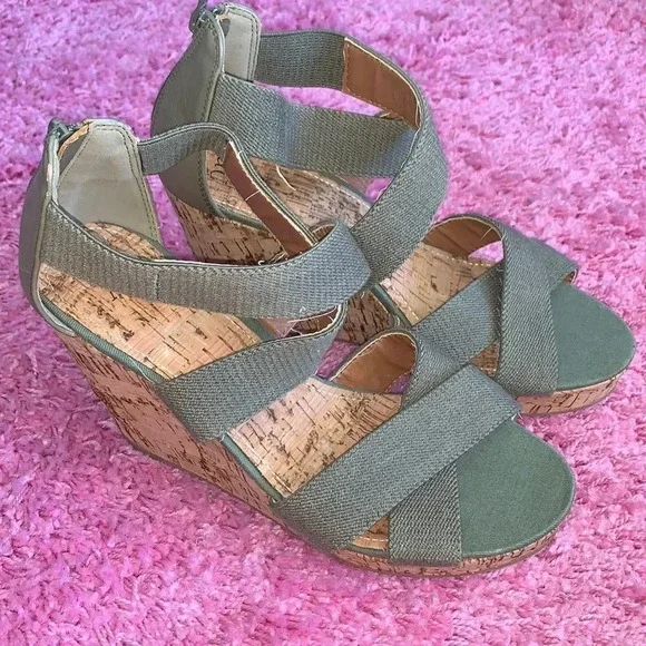 NY & Co Green Espadrille Wedges - Picture 1 of 5